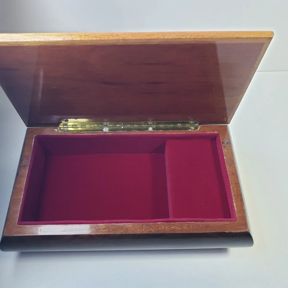 Vintage Reuge Swiss Musical Movement Lefton Jewelry Box Glossy Wood with Doves